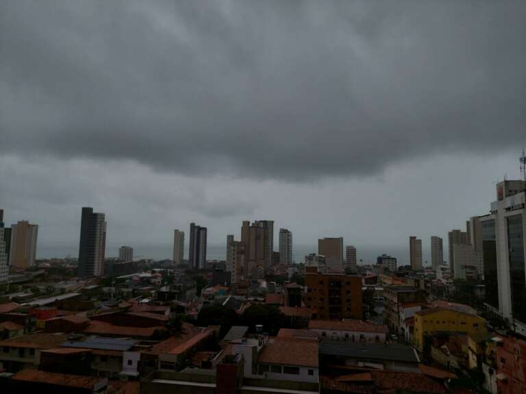 Fortaleza registra quase 100 milímetros de chuva entre terça (18) e quarta-feira (19)