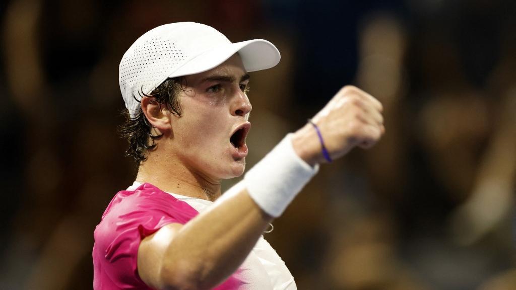 Aos 18 anos, João Fonseca vence partida e garante vaga na final no ATP 250 de Buenos Aires