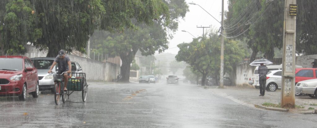 Fortaleza registra 74,2 milímetros de chuva desde a meia-noite desta sexta-feira (28)