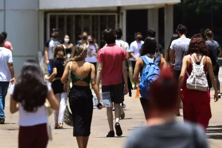 Ceará reduz taxa de jovens que não trabalham e nem estudam, aponta Ipece