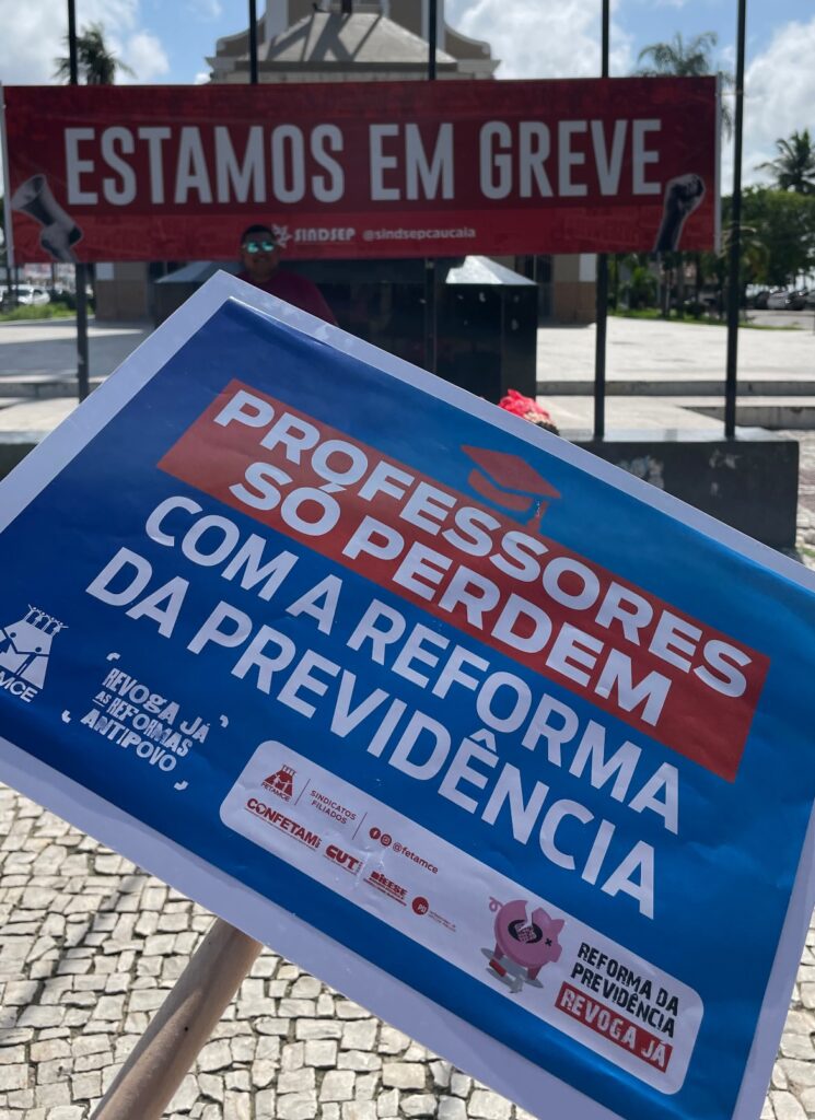 Professores de Caucaia iniciam greve com ato na manhã desta segunda-feira (10)