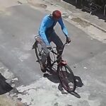 Fortaleza: criminoso é flagrado furtando bicicleta de residência enquanto morador cochilava