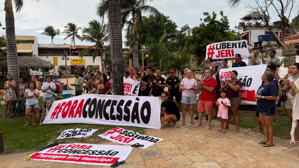 Moradores protestam contra concessão do parque e taxa de acesso à Vila de Jericoacoara