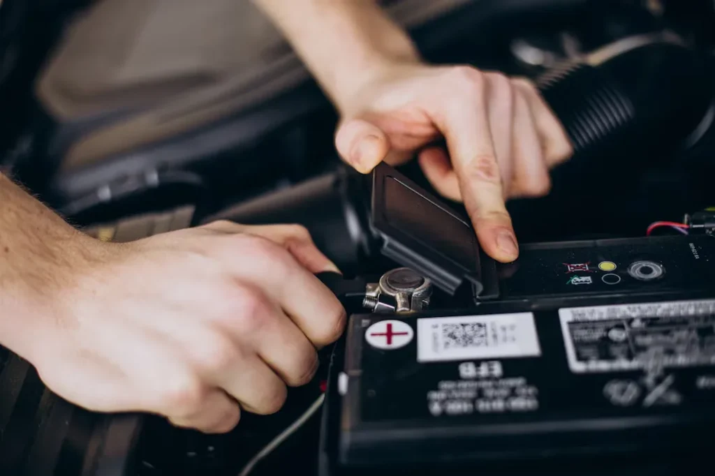 Bateria do carro fraca? Como identificar e resolver problemas antes de ficar parado