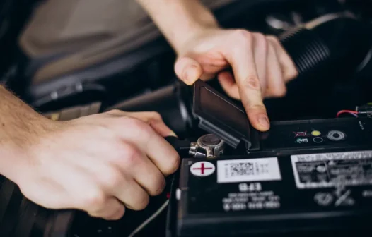 Bateria do carro fraca? Como identificar e resolver problemas antes de ficar parado