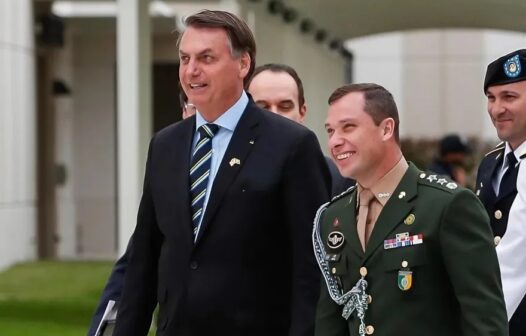 Bolsonaro pediu inserção de dados falsos em cartão de vacina, disse Cid em delação