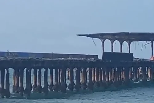 Guarda-vidas resgatam jovem arrastado por correnteza na Praia do Havaizinho, em Fortaleza