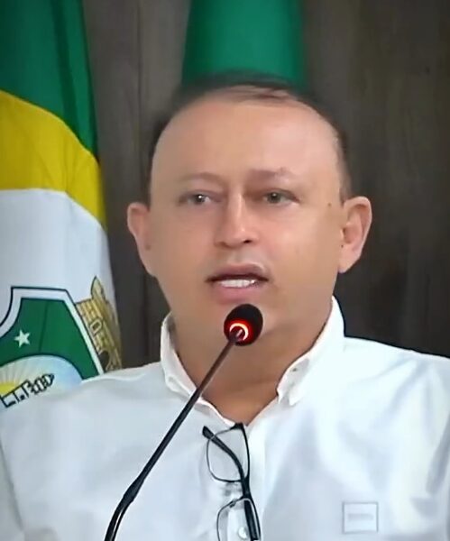 “Joeni continua no cargo”, diz defesa de prefeito de Alto Santo que teve o mandato cassado