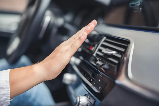 Como identificar problemas com o ar-condicionado do carro