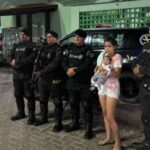 Bebê engasgado com leite materno é salvo por policial militar no Ceará