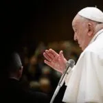 Papa Francisco teve noite tranquila, informa Vaticano na manhã desta quarta-feira (12)