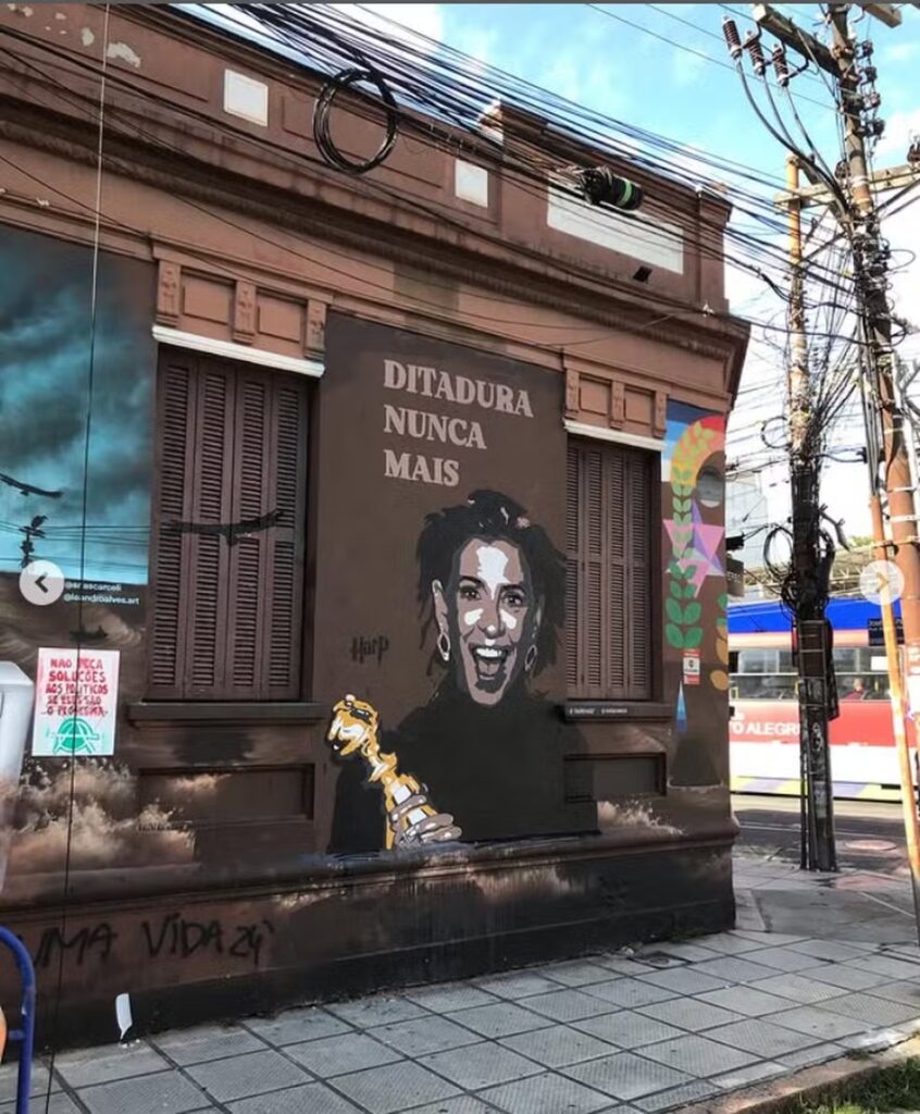 Fernanda Torres é homenageada com mural em Porto Alegre