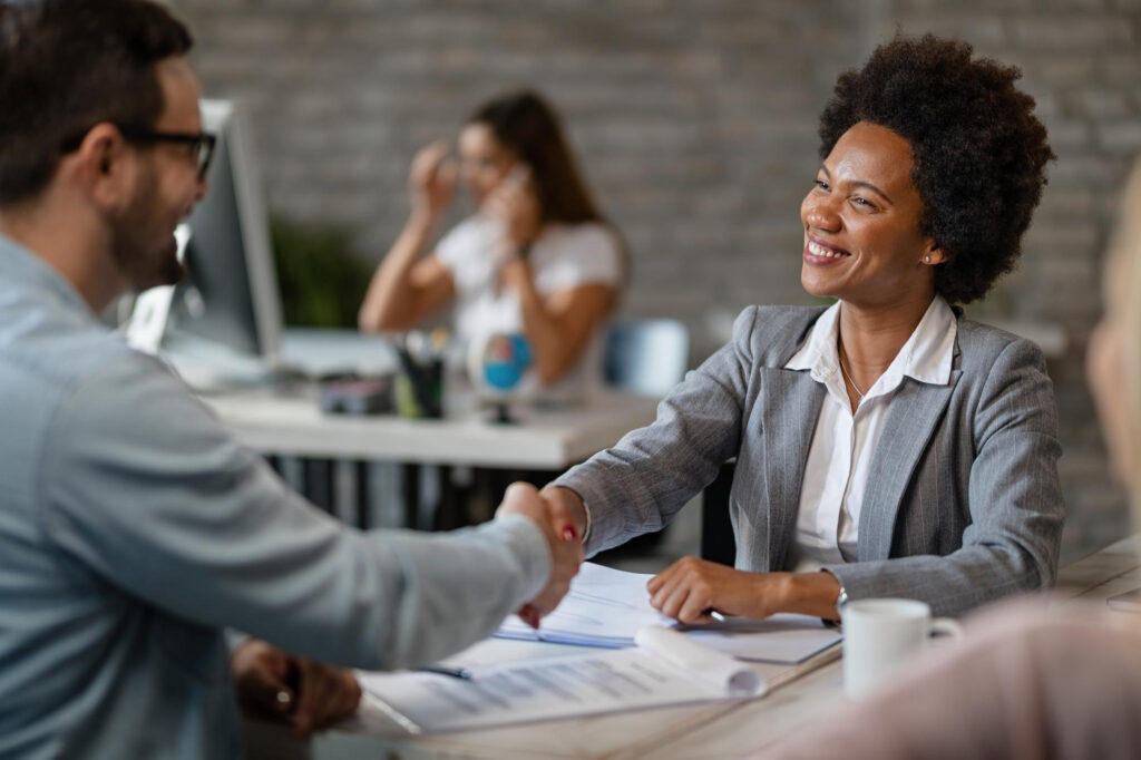 80% dos brasileiros entrevistados se sentem confortáveis em dar feedback honesto à liderança