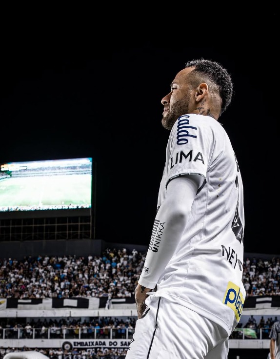 Neymar celebra volta aos treinos no Santos e mostra confiança: ‘Estou bem e sem dor’