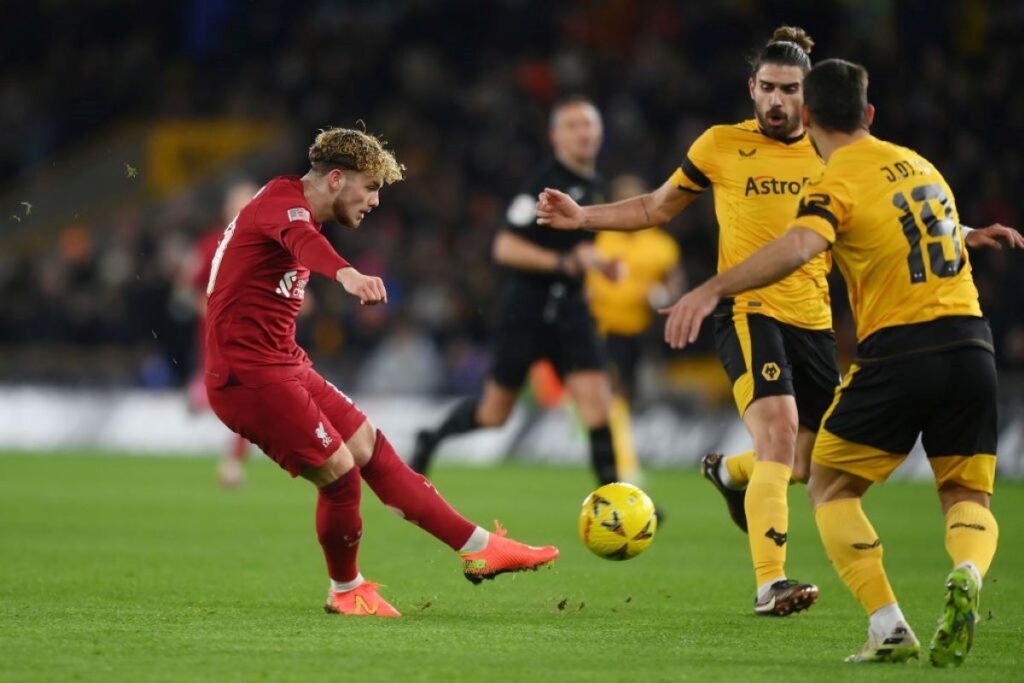 Matheus Cunha marca, mas Liverpool vence Wolverhampton e abre 7 pontos na liderança do Campeonato Inglês