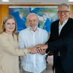 Lula escolhe Gleisi Hoffmann com ministra para substituir Padilha na articulação política