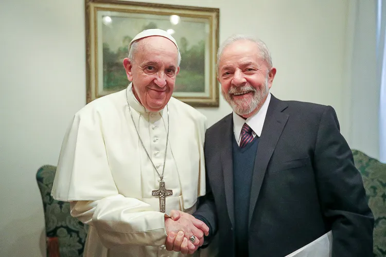 Lula celebra missa pela saúde do Papa Francisco no Palácio da Alvorada