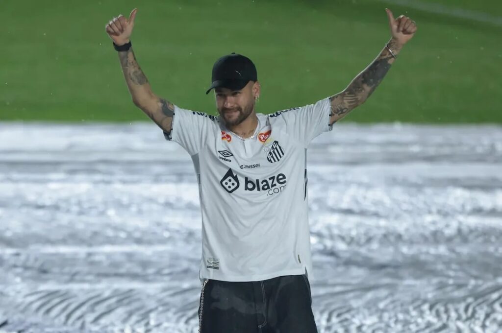 Neymar dá assistência em 1º treino em seu retorno ao Santos