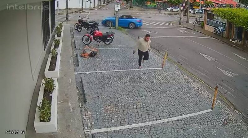 Motorista em carro de luxo atira e mata bandido durante tentativa de assalto em Fortaleza