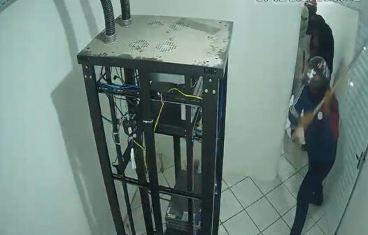 Vídeo mostra ataque de criminosos contra equipamento de internet que prejudicou conexão no Complexo do Pecém