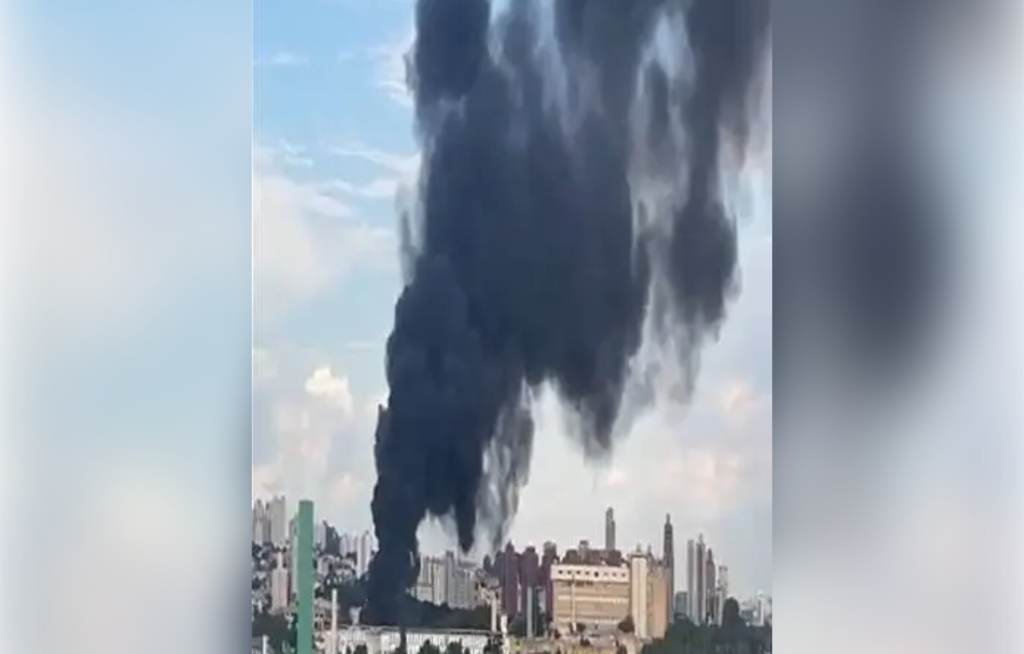 O que causou o incêndio em galpão industrial no bairro do Limão, em São Paulo?