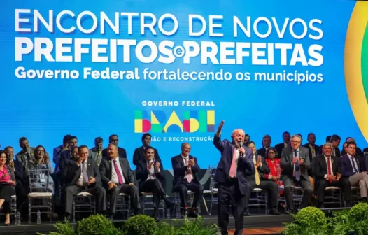 Lula é aplaudido de pé na abertura do Encontro de Novos Prefeitos em Brasília