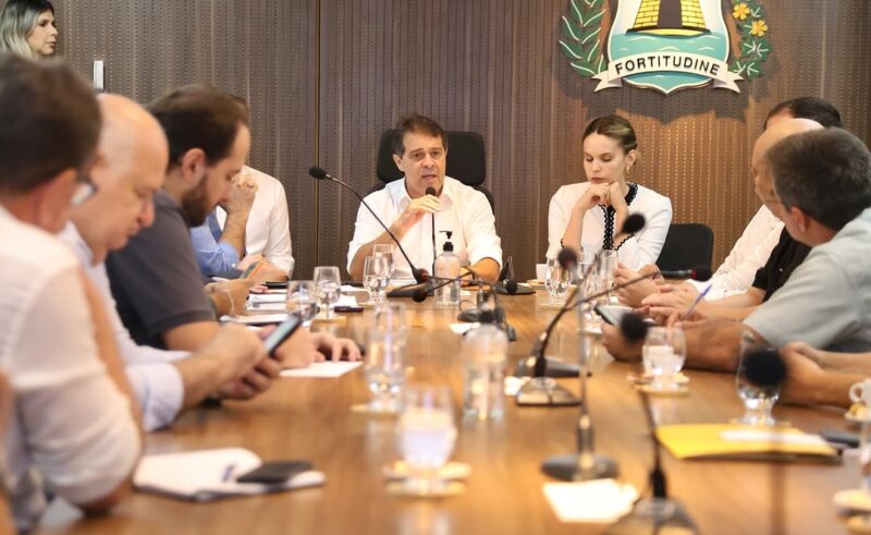 Evandro Leitão faz primeira reunião do secretariado para definir diretrizes do Plano de Gestão 2025-2028