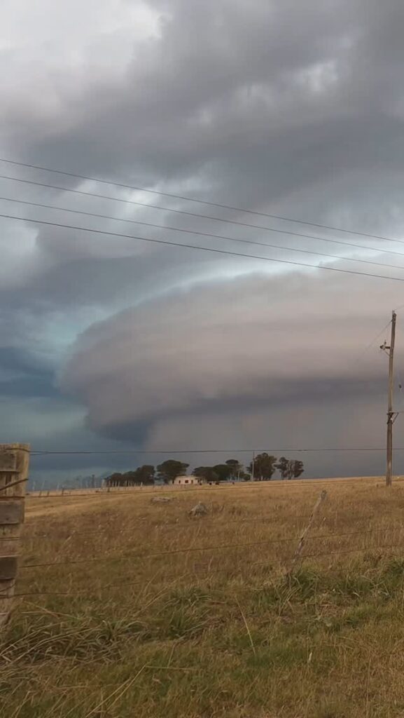 Vídeo mostra supercélula de chuva avançando do Uruguai ao Rio Grande do Sul