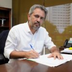 Elmano assina projeto de lei para criação de 2ª Delegacia da Mulher em Fortaleza