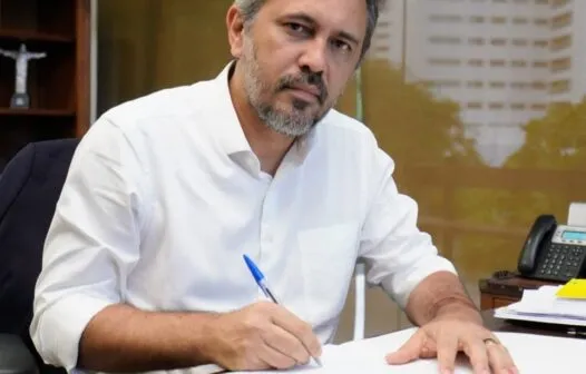 Elmano assina projeto de lei para criação de 2ª Delegacia da Mulher em Fortaleza