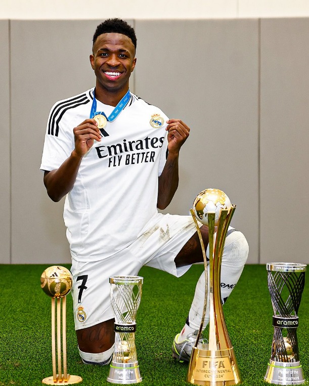 ‘Vinícius Júnior se tornou um problema no Real Madrid’, afirma jornalista espanhol