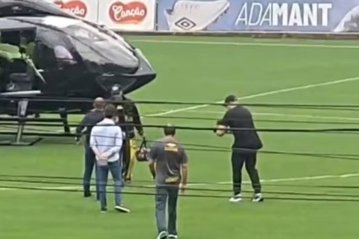 Neymar chega de helicóptero para primeiro treino em seu retorno ao Santos