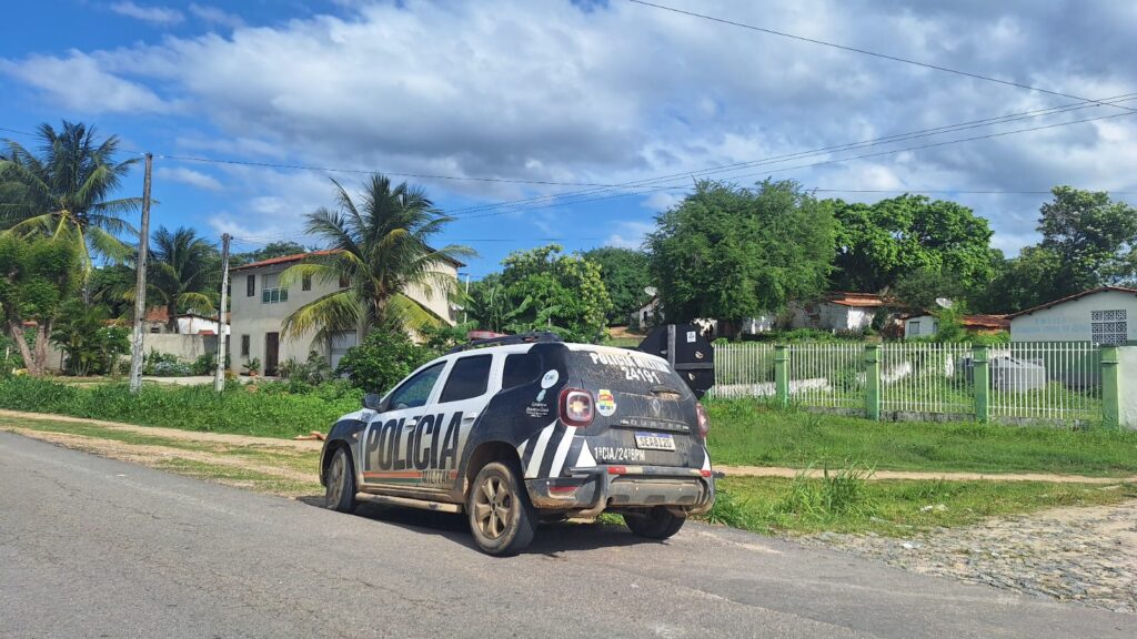 Homem é chamado por comparsas para sair e acaba morto em margem de estrada