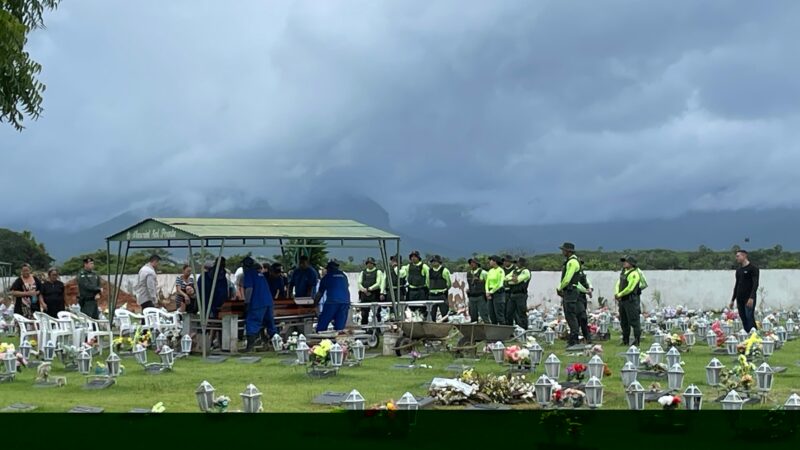 Policial que foi morto por outro PM ao ser confundido com criminoso é enterrado em Caucaia