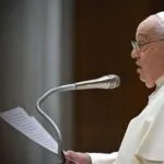 Papa Francisco faz apelo contra a guerra e pede para “desarmar a Terra” em carta