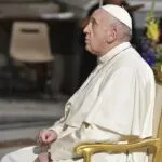 Vaticano informa que Papa Francisco “teve noite tranquila e mantém seu repouso”