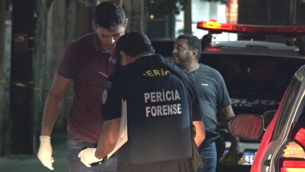 Menino autista de 13 anos é morto com 10 tiros na cabeça após sair de casa, em Fortaleza