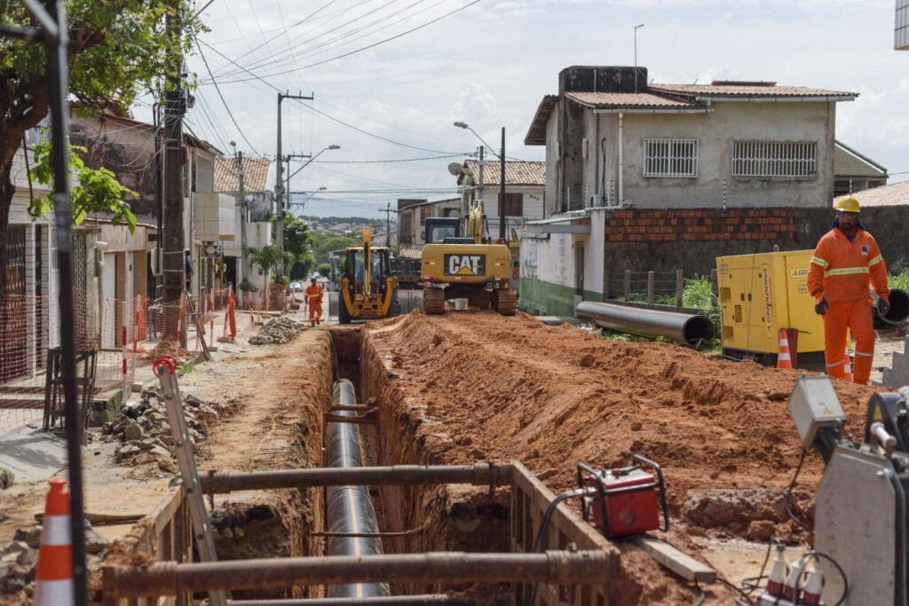 Obra de esgotamento sanitário em Fortaleza vai beneficiar nove bairros com investimento superior a R$ 25 milhões