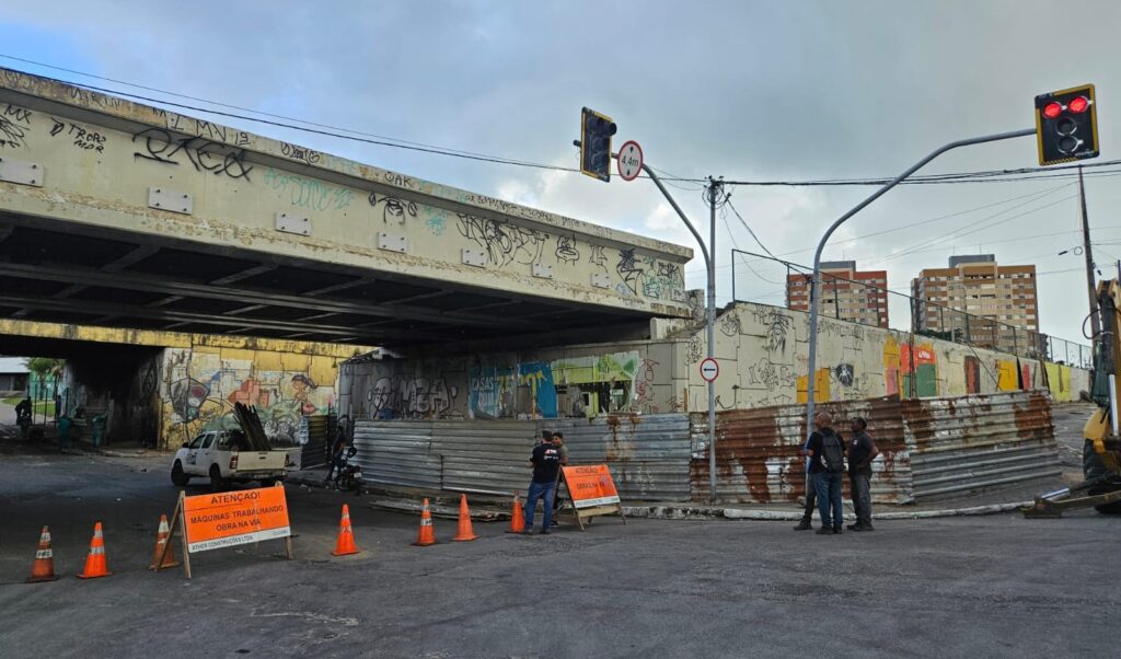 Pessoas em situação de rua são acolhidas com serviço público e deixam viaduto no Papicu
