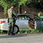 Casal morre após colisão de carro contra árvore em Fortaleza; Polícia investiga o acidente