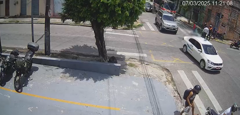 Idosa é atropelada enquanto atravessava faixa de pedestre no Centro de Fortaleza