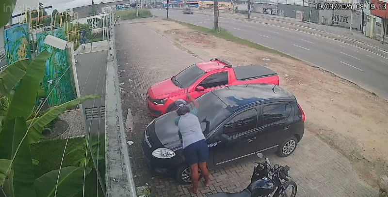 Motoristas são alvos de furto de para-brisa em avenida de Fortaleza