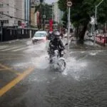 Chuva coloca SP em estado de atenção para alagamentos; Defesa Civil emite alerta severo