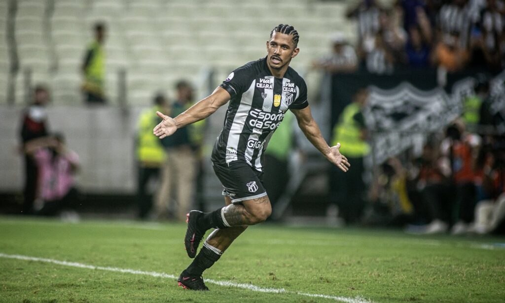 Ceará vence Fortaleza em jogo de ida da final do Campeonato Cearense e fica mais perto do título