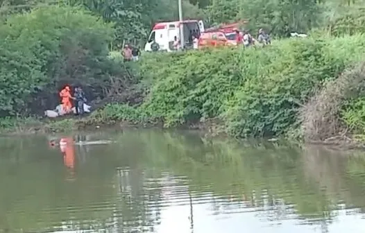 Família morre após carro cair em açude na rodovia entre Juazeiro do Norte e Caririaçu