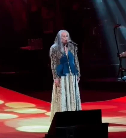 Maria Bethânia perde a paciência com problemas técnicos durante show no Rio: ‘Tudo errado’; confira vídeo