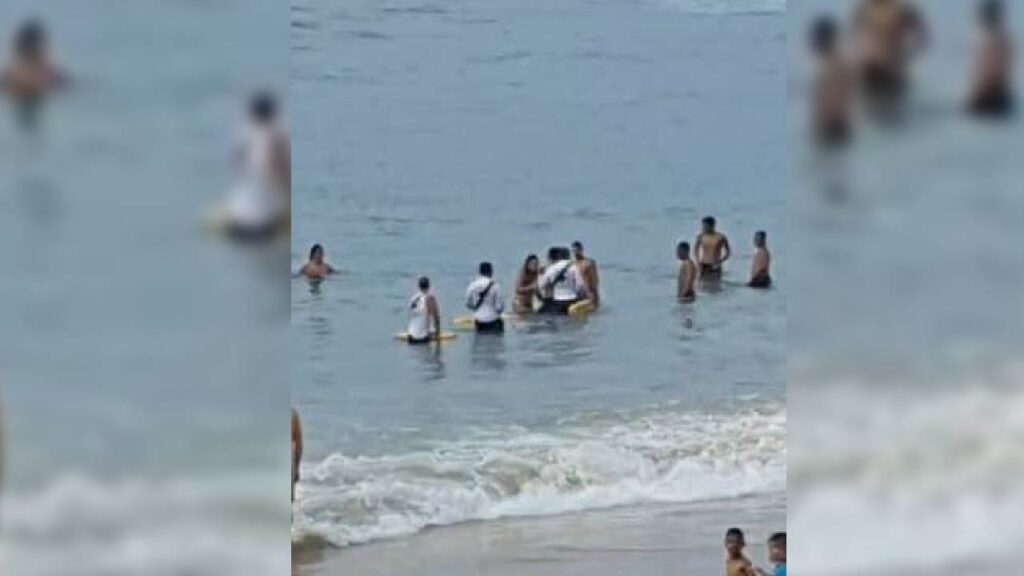 Guarda-vidas resgatam casal de afogamento na Praia dos Crush, em Fortaleza