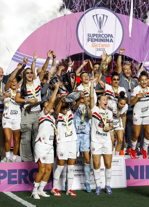 São Paulo quebra hegemonia do Corinthians e conquista Supercopa Feminina