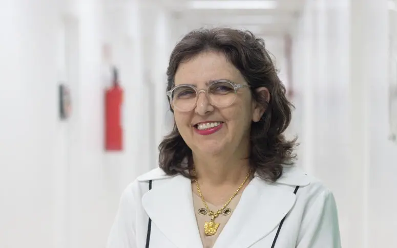 Médica e professora Ivelise Brasil será a nova diretora do Hospital Universitário do Ceará