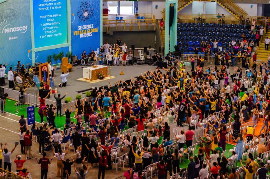 Renascer 2025 dedica dia de oração pelo Papa Francisco no Ginásio Paulo Sarasate